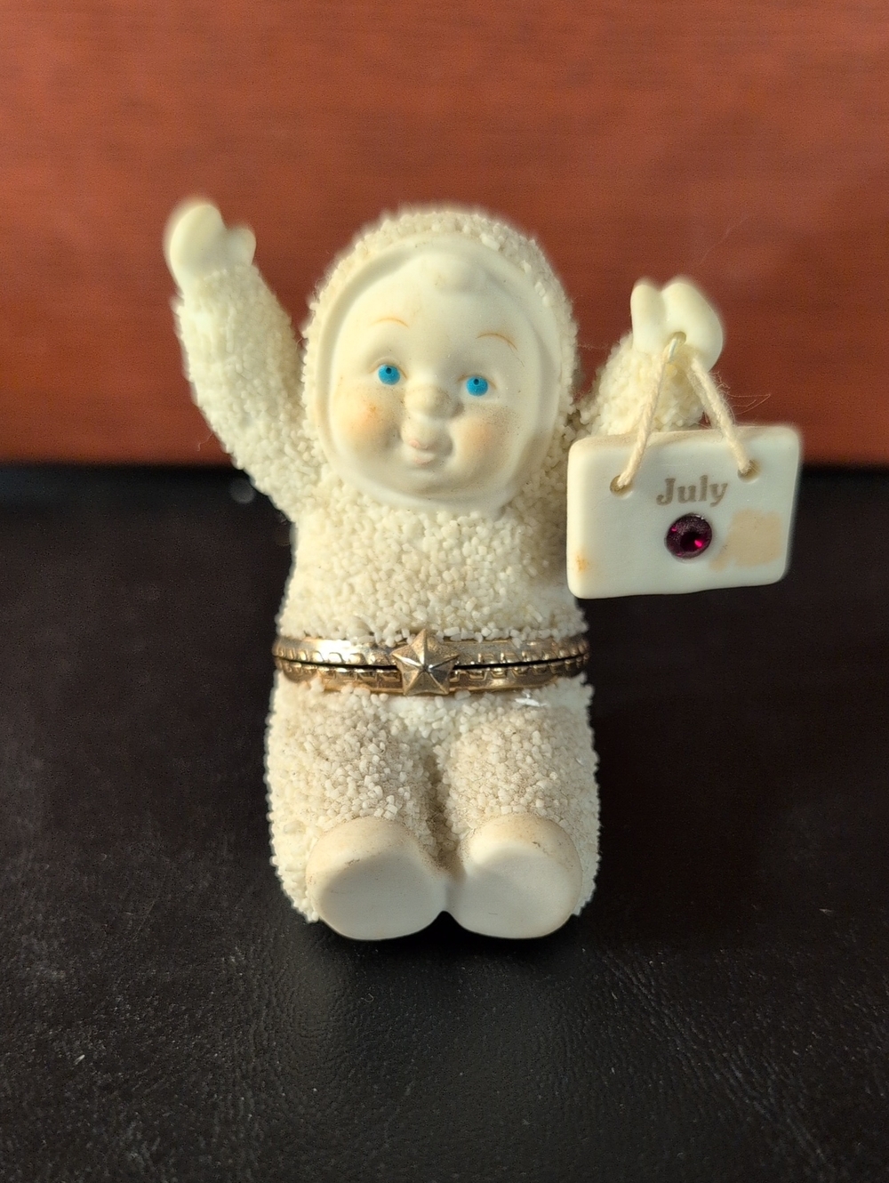 Snowbabies "Happy Birthday To Me" July Figurine